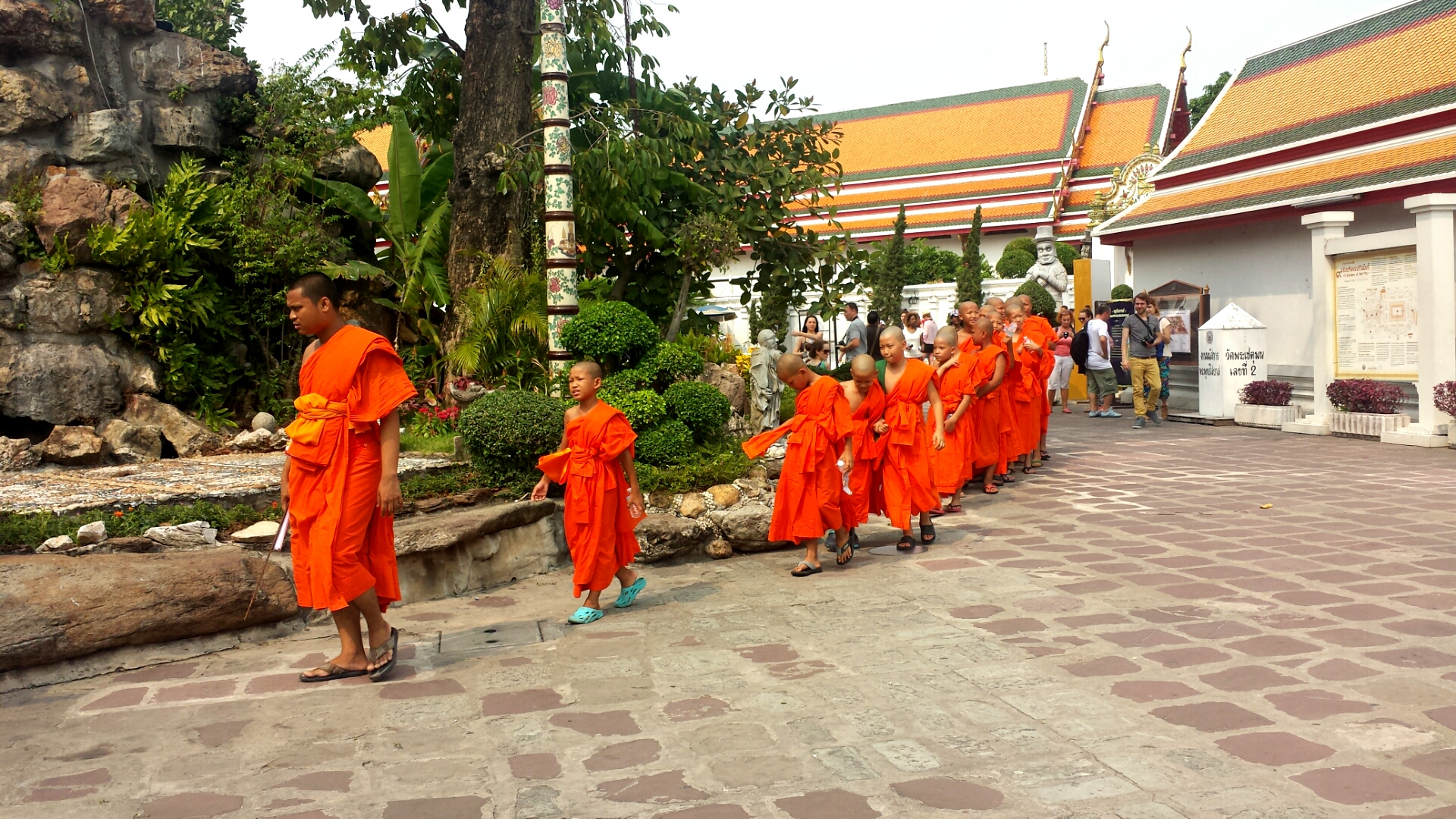 Bangkok_Thailand_Buddhists